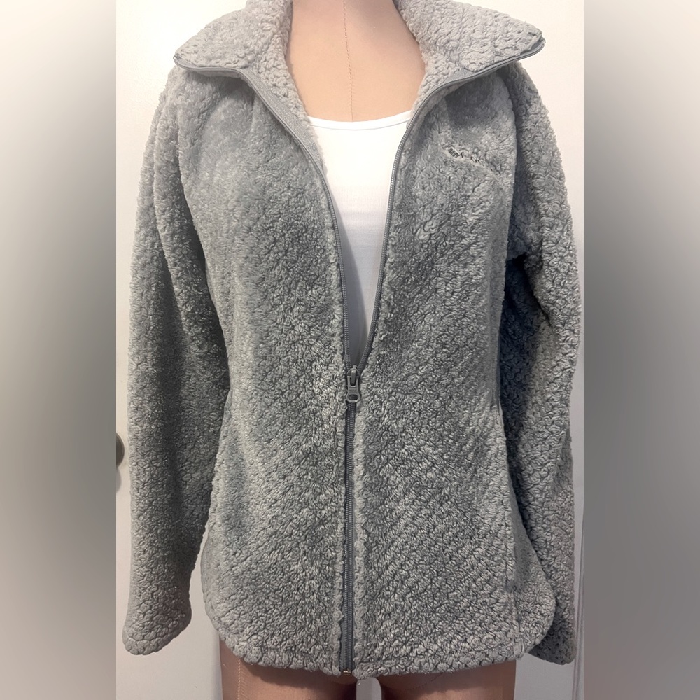 Columbia fleece zip up. Size M. 4 pockets.